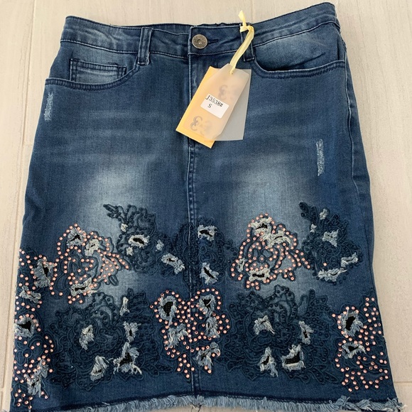 Skirt - Picture 1 of 7